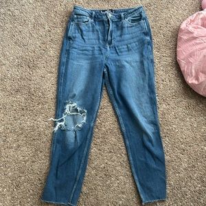 Hollister Ultra High-Rise Mom Jean w29 L27 EUC